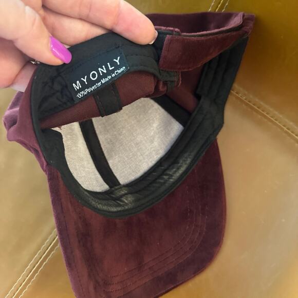 My Only OSFM burgundy, velvet women’s Hat - Picture 6 of 6
